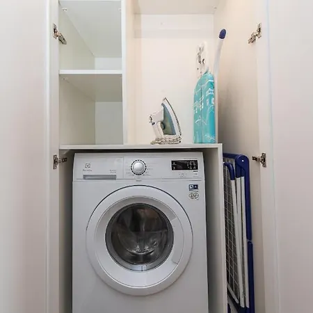 New Modern Apt W-airconditioning, Balcony, Garage Parking, By Cohost Apartament Wilno
