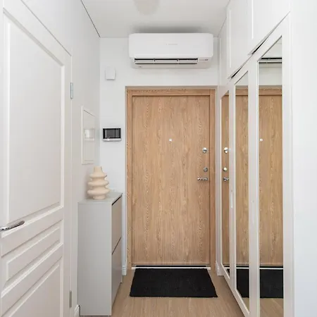 New Modern Apt W-airconditioning, Balcony, Garage Parking, By Cohost * Vilna