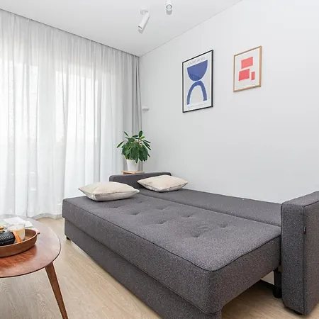 New Modern Apt W-airconditioning, Balcony, Garage Parking, By Cohost Apartamento *