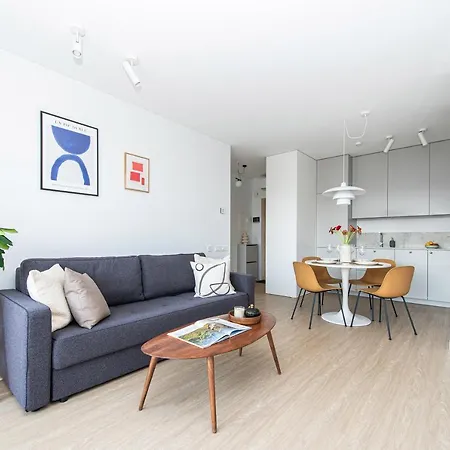 New Modern Apt W-airconditioning, Balcony, Garage Parking, By Cohost Vilna