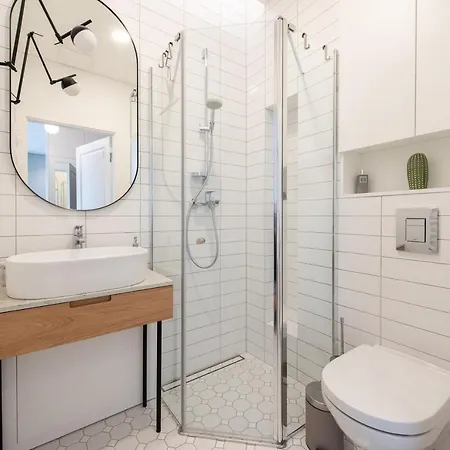 New Modern Apt W-airconditioning, Balcony, Garage Parking, By Cohost * Vilna