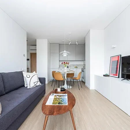 Apartment New Modern Apt W-airconditioning, Balcony, Garage Parking, By Cohost