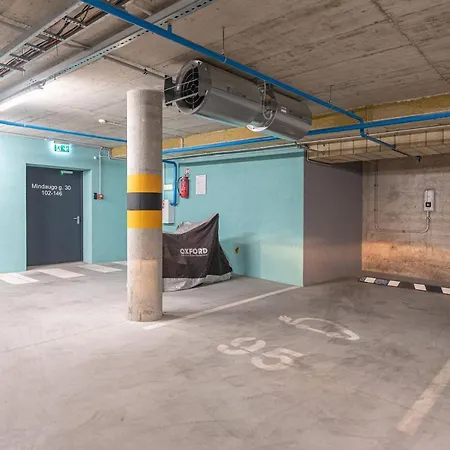 New Modern Apt W-airconditioning, Balcony, Garage Parking, By Cohost